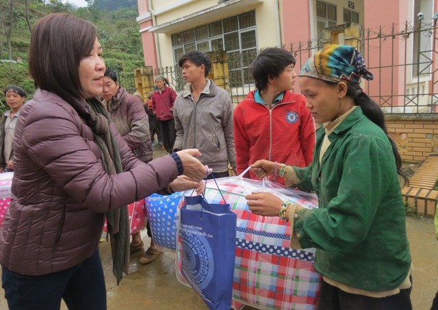 VOV5 организовал программу «Теплая весна на границах страны» в провинции Каобанг - ảnh 16
